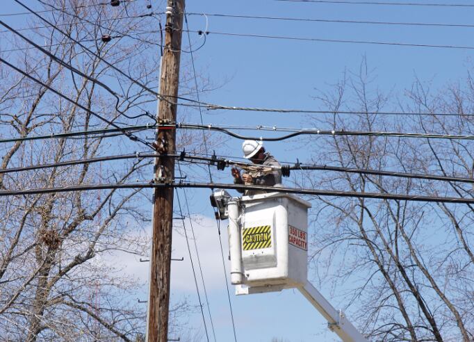 Lineman electrocuted while working to restore power to community hit hard by storms - Vimarsana News